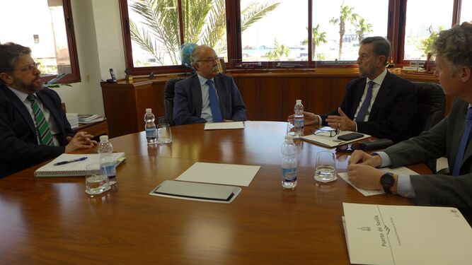 Un momento de la reunión entre las autoridades portuarias de Algeciras y Sevilla.