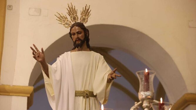 La talla de Jesús Resucitado realizada por el artista malagueño Israel Cornejo, en la iglesia de La Palma.