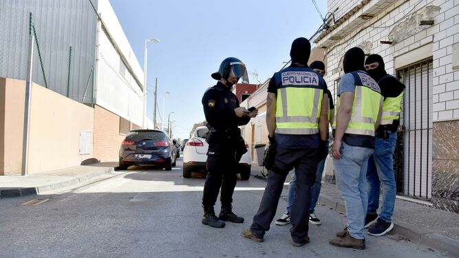 Agentes de la Policía Nacional, en una operación contra el narcotráfico.